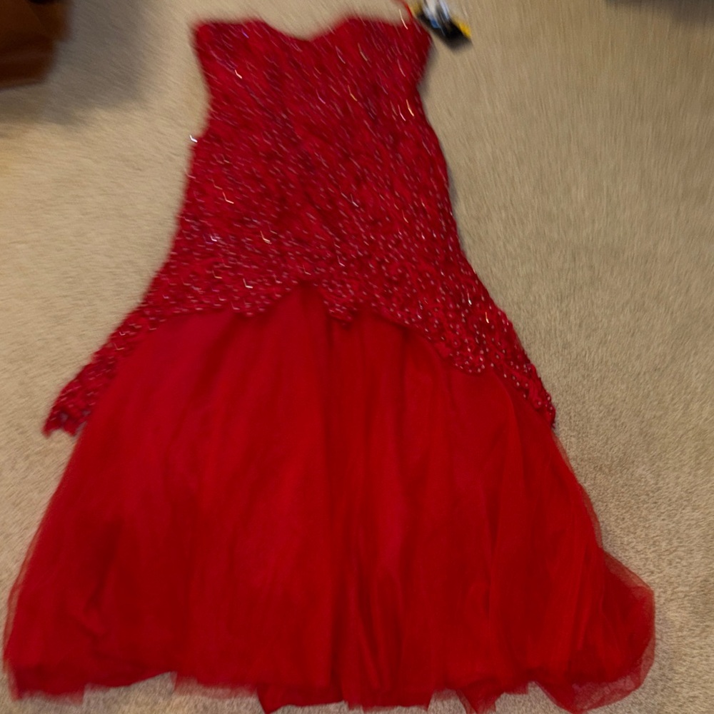 Elegant Red Strapless Gown